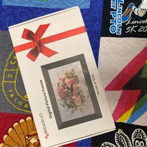 NIB Digital Picture Frame, Black